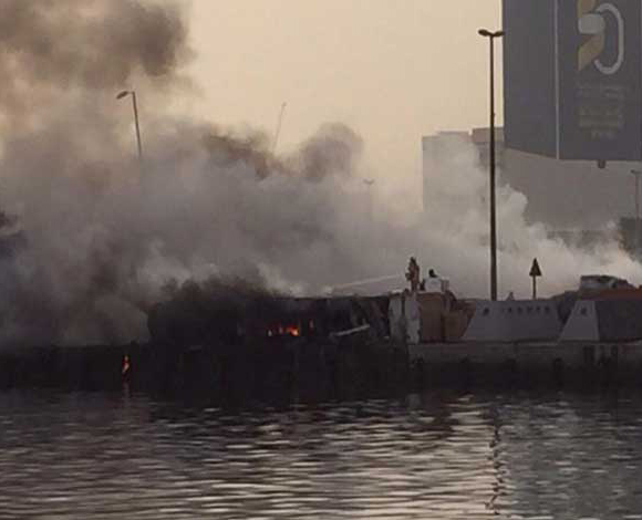 بالفيديو والصور- حريق ضخم بـ "خور دبي"